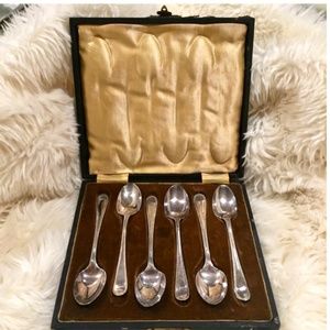 JE22-Antique English Demitasse Silverplate Spoon Set in Original Presentation…